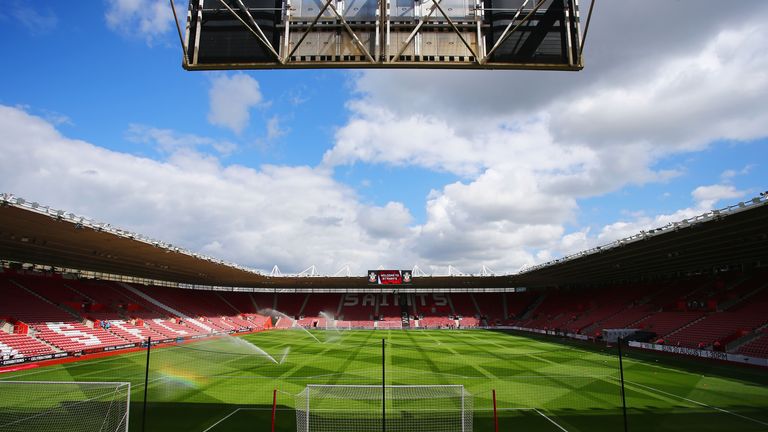 Southampton take on Norwich at St Mary's