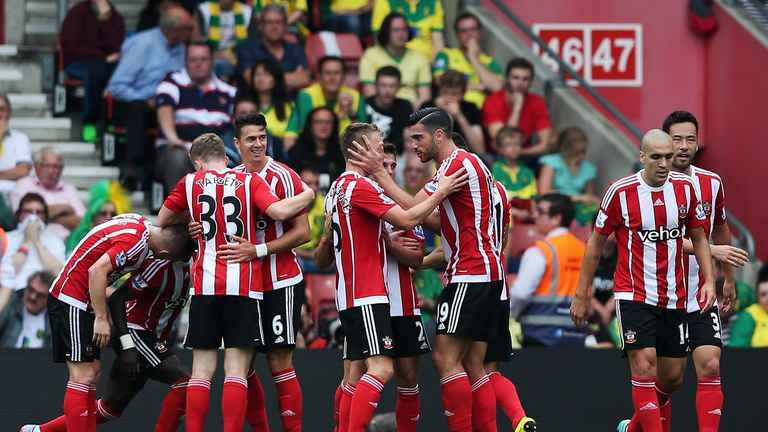 Graziano Pelle of Southampton celebrates scoring the opening goal with team mates during the  match between Southampton and Norwich City 