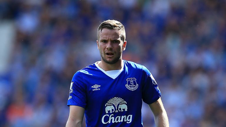 LIVERPOOL, ENGLAND - AUGUST 08:  Tom Cleverley of Everton during the Barclays Premier League match between Everton and Watford at Goodison Park on August 8