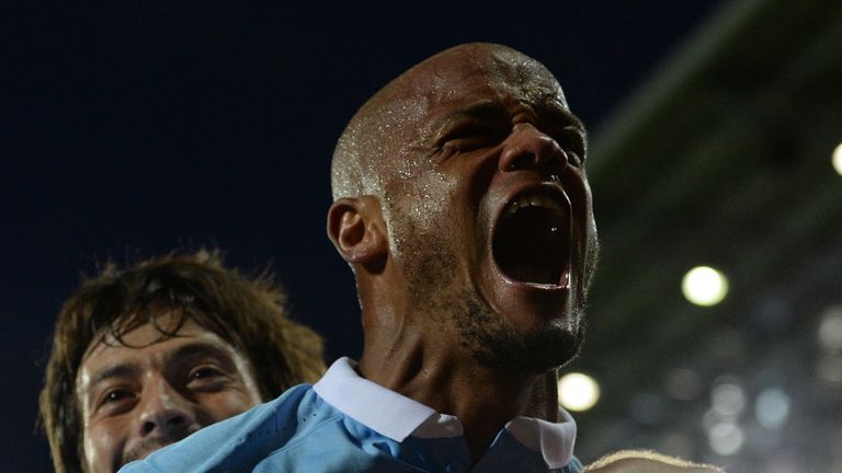 Manchester City's Belgian defender Vincent Kompany (R) celebrates with Manchester City's Spanish midfielder 