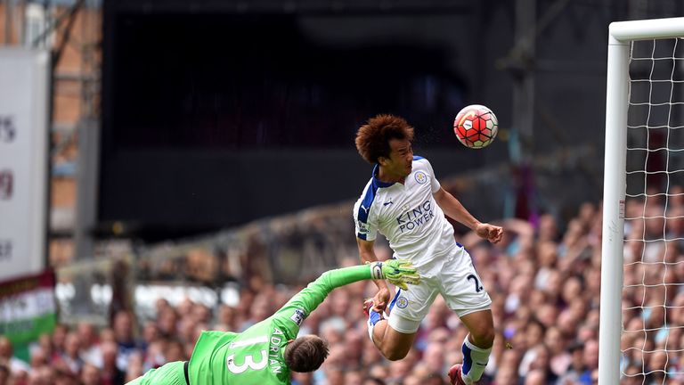 Shinji Okazaki heads Leicester in front