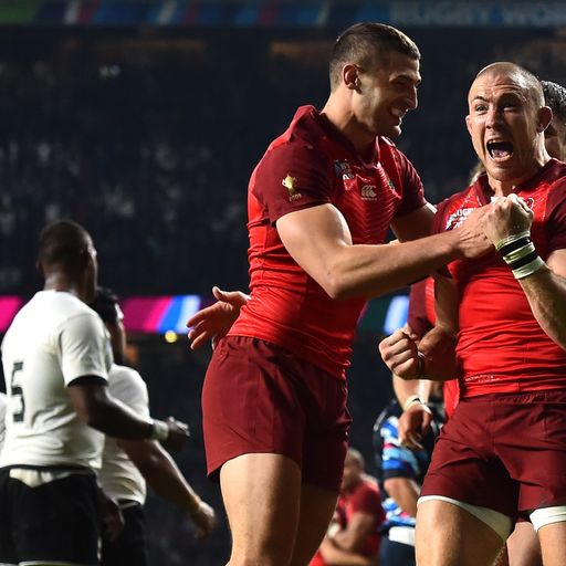 England kick off with Fiji win