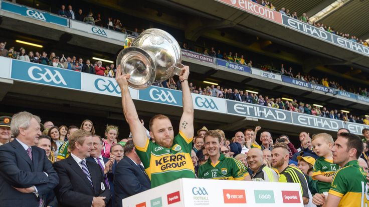 Darran O'Sullivan lifts the Sam Maguire Cup in 2014