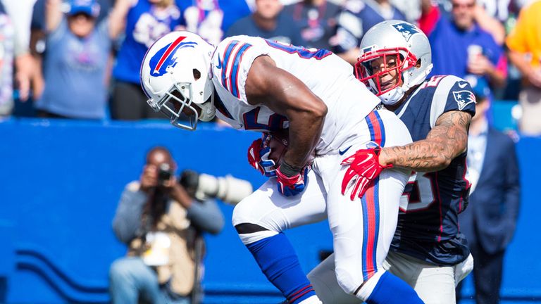 ORCHARD PARK, NY - SEPTEMBER 20:  Charles Clay #85 of the Buffalo Bills pushes past Patrick Chung #23 of the New England Patriots during the second quarter