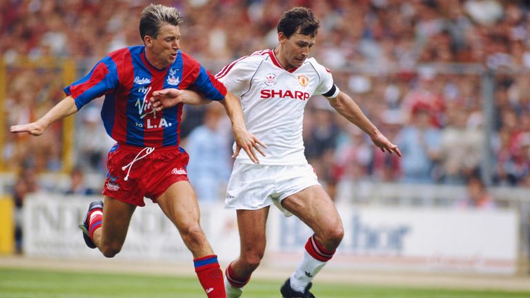Crystal Palace player Alan Pardew challenges Bryan Robson during the 1990 FA Cup final between Crystal Palace and Manchester United at Wembley Stadium