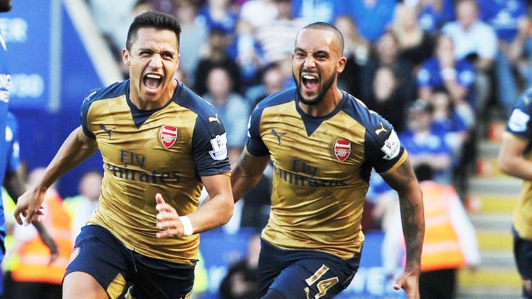 Arsenal's Theo Walcott (r) celebrates with fellow striker Alexis Sanchez at Leicester