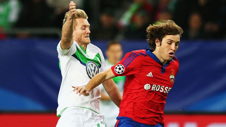 Andre Schurrle of Wolfsburg challenges Mario Fernandes of CSKA Moscow