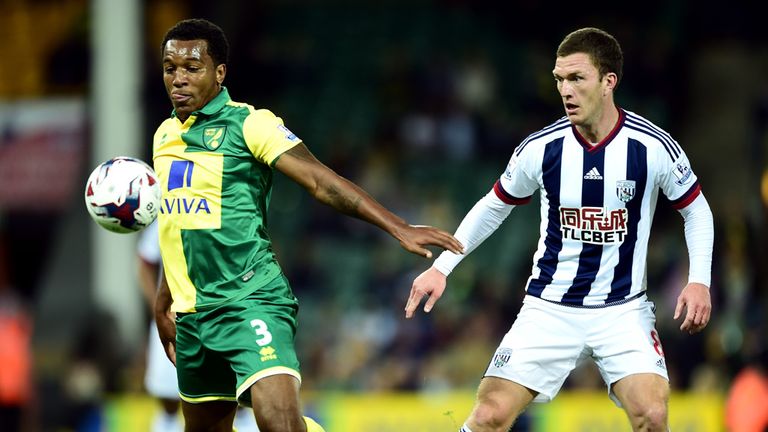 Norwich City's Andre Wisdom (left) and West Bromwich Albion's Craig Gardner battle for the ball 