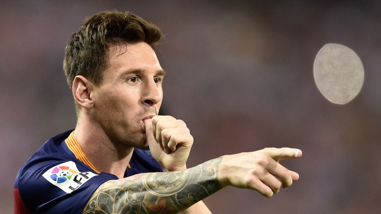 Lionel Messi celebrates his winning goal against Atletico Madrid