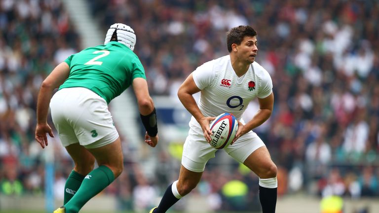 LONDON, ENGLAND - SEPTEMBER 05:  Ben Youngs of England looks to pass the ball