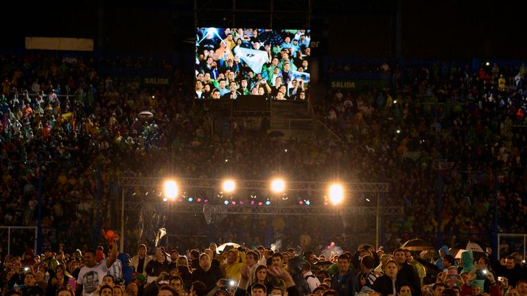 Box fans cheer before the start of  the fight between Argentine boxer WBC Middleweight Champion Sergio Martinez and British boxer Martin Murray in Buenos A