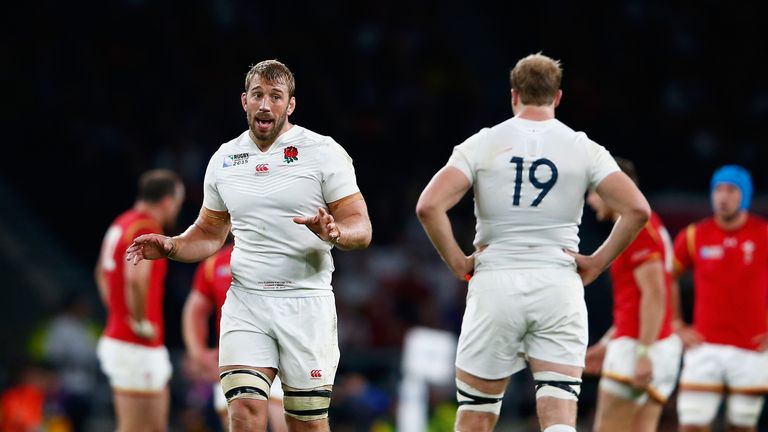 Chris Robshaw speaks to Joe Launchbury during England's game against Wales.