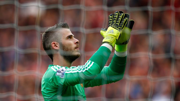 David De Gea applauds the fans during the Barclays Premier League match between Manchester United and Liverpool