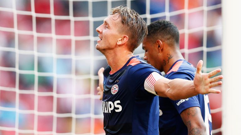 Luuk de Jong scored a hat-trick as PSV won 6-0