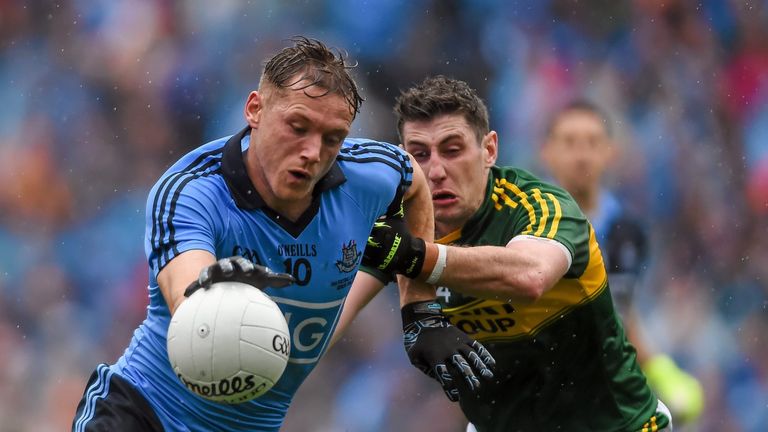 Dublins Paul Flynn and Paul Geaney battle for possession