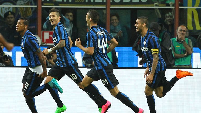 Fredy Guarin (L) was on target as Inter won the Milan derby