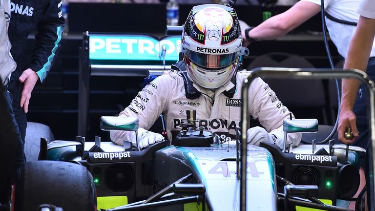 Hamilton retires from the Singapore GP