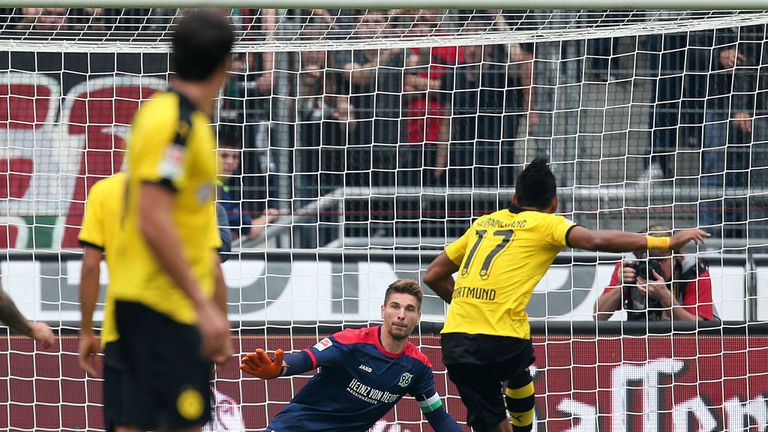 Pierre-Emerick Aubameyang equalises from the penalty spot