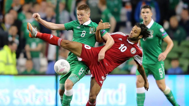Republic of Ireland's midfielder James McCarthy (L) vies with Georgia's midfielder Tornike Okriashvili 