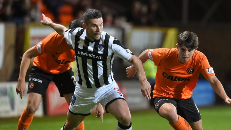 Dunfermline's Jason Talbot (left) battles for the ball against Dundee United's Charlie Telfer 