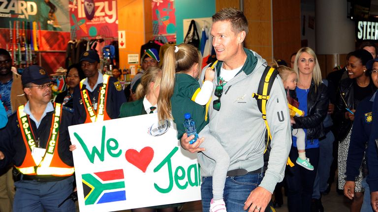 Jean de Villiers arrives home in Cape Town
