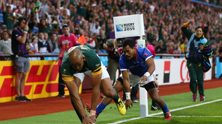 JP Pietersen of South Africa scores his teams second try during the 2015 Rugby World Cup Pool B match between South Africa and Samoa at Villa Park