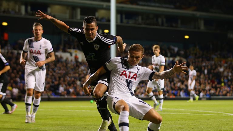 LONDON, ENGLAND - SEPTEMBER 17:  Kieran Trippier of Tottenham Hotspur holds off Reynaldo of FK Qarabag during the UEFA Europa League Group J match