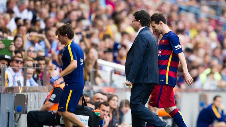 Lionel Messi is substituted after getting injured during the La Liga match between Barcelona and Las Palmas 