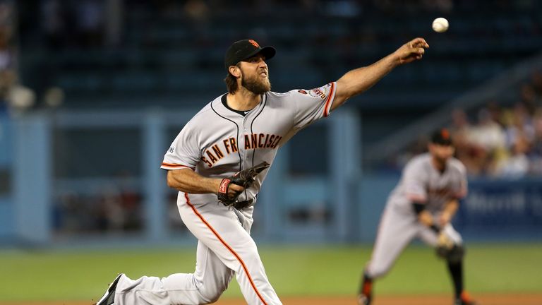 Bumgarner stars in Giants win