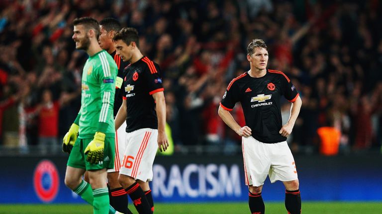 (L-R) David De Gea, Matteo Darmian and Bastian Schweinsteiger of Manchester United look dejected
