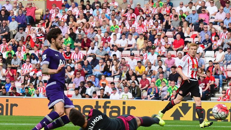 Ryan Mason of Tottenham Hotspur (8) beats goalkeeper Costel Pantilimon of Sunderland to score their first goal during 