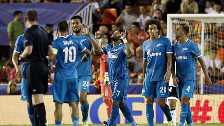 Zenit's Brazilian forward Hulk celebrates his goal with teammates during the UEFA Champions League group H football match Valencia vs FC Zenit 