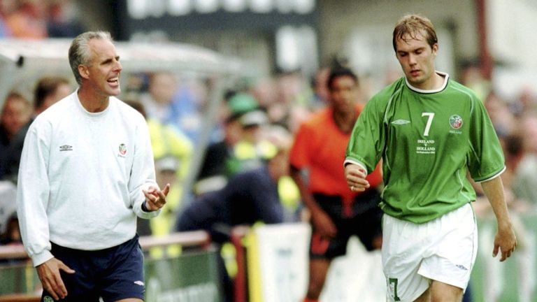 Mick McCarthy talks to Jason McAteer during Republic of Ireland's World Cup qualifier against the Netherlands in 2001