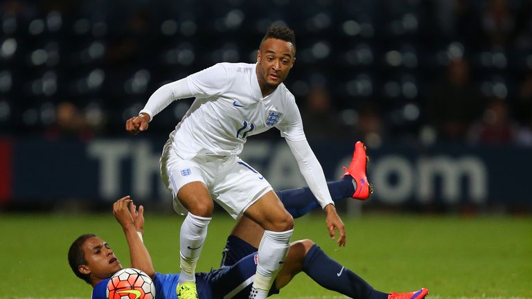 England's Nathan Redmond (right) gets away from USA's Alonso Hernandez