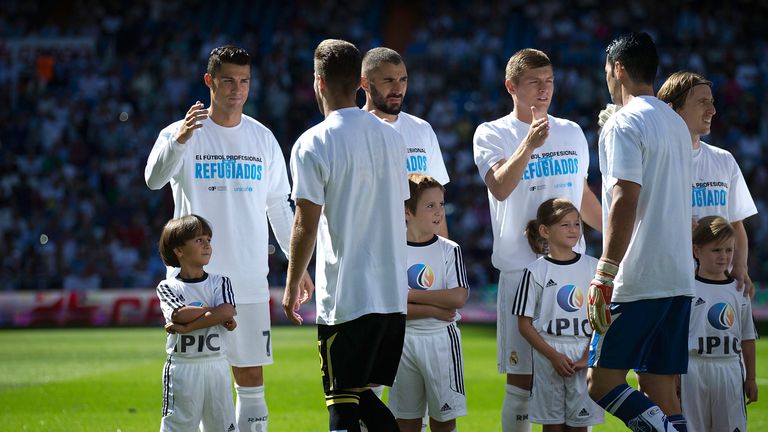  Zied, the son of the Syrian refugee Osama Alabed Almohse, both attacked by a Hungarian camera operator, accompanies Cristiano Ronaldo on Saturday