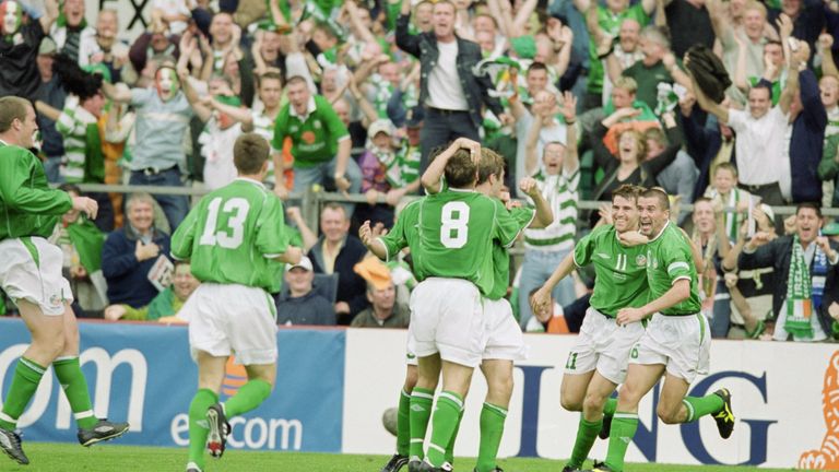 1 Sep 2001:  Republic of Ireland celebrate after scoring the only goal of the match during the FIFA 2002 World Cup Qualifier against Holland.