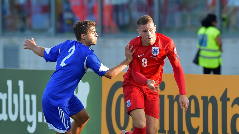 England's midfielder Ross Barkley (R) vies San Marino's midfielder Giovanni Bonini