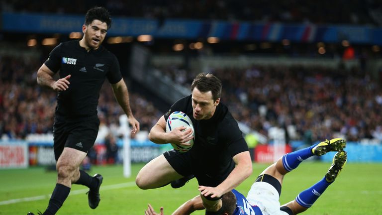 Ben Smith scores New Zealand's seventh try