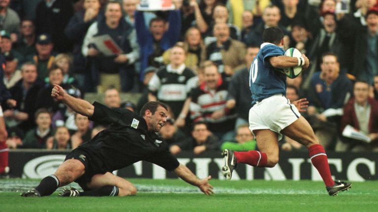 France fly-half Christophe Lamaison beats Anton Oliver to score against New Zealand in the 1999 World Cup final