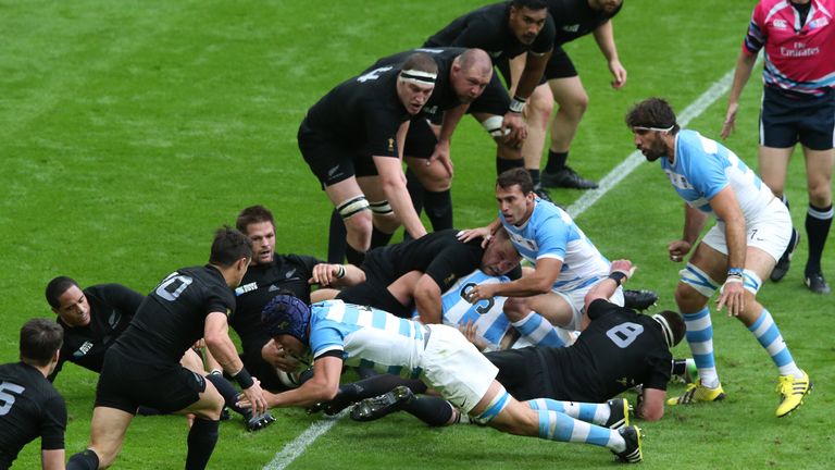 Guido Petti Pagadizabal scores Argentina's first try against New Zealand