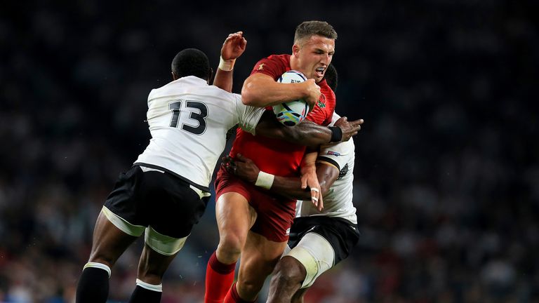 England's Sam Burgess battles past Fiji's Vereniki Goneva (left) and Peceli Yato