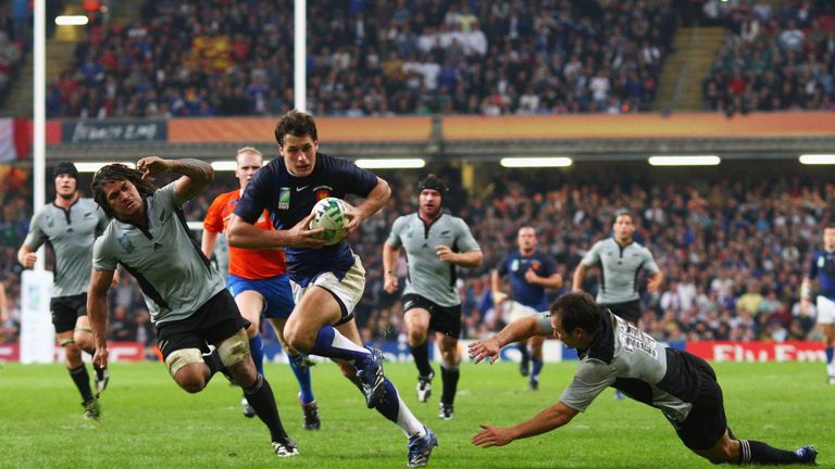 Yannick Jauzion scores the winning try in France's Rugby World Cup quarter-final victory over New Zealand