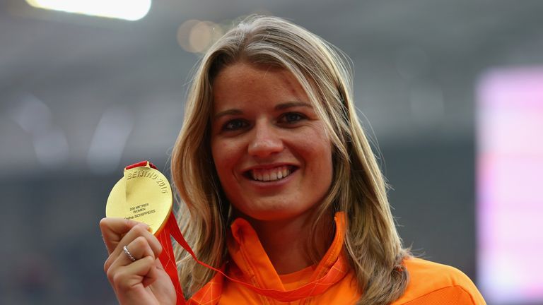 Dafne Schippers followed up her World Championship 200m gold with victory in the 100m