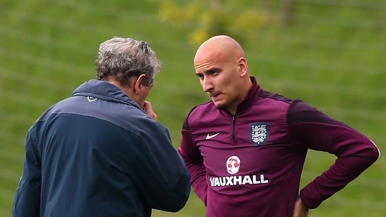 England manager Roy Hodgson speaks with Jonjo Shelvey 