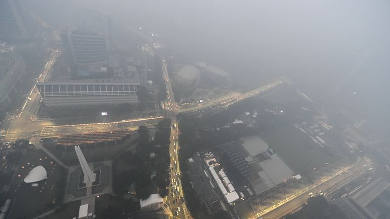 Haze is engulfing Singapore as pollution levels rise