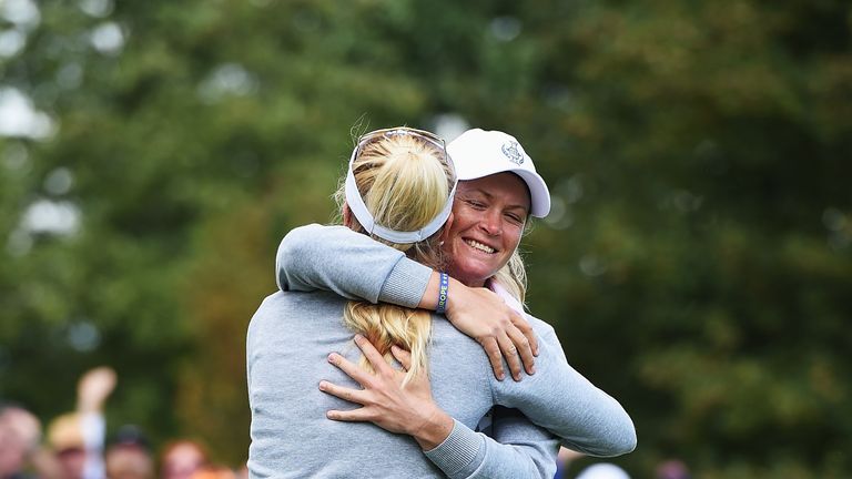  Suzann Pettersen and Charley Hull won their match 1 up on the 18th after being 4 down with 7 to play against Paula Creamer and Morgan Pressel 