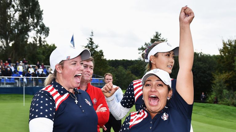 Lizette Salas (r) dominated the last few holes of her tie with Azahara Munoz to win 3&1