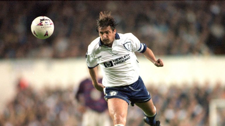 29 OCT 1995:  GARY MABBUTT OF SPURS IN ACTION DURING THE FA PREMIER LEAGUE MATCH BETWEEN TOTTENHAM HOTSPUR AND NEWCASTLE UNITED AT WHITE HART LANE