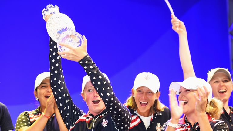 Stacy Lewis holds the trophy aloft during the closing ceremony.