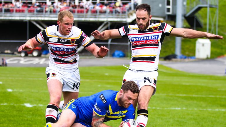 Warrington's Simon Grix scores a try